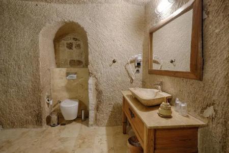Hera Cave Suites - 110