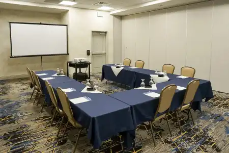 Holiday Inn Express & Suites Denver - Aurora Medical Campus by IHG - 38