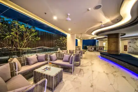 Clover Patong - 15