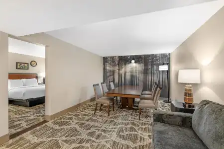 Best Western Plus GranTree Inn - 122