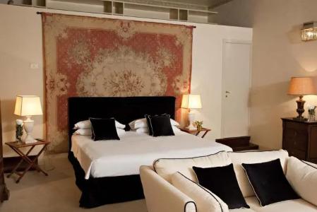 J and J Historic House - 27