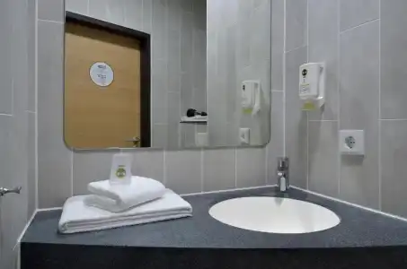 B&B Düsseldorf-Airport - 28