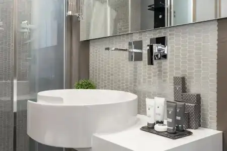 A World Aparts - Barberini Boutique - 27