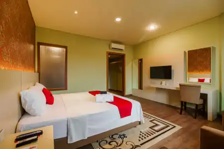 RedDoorz Plus near Ancol - 36