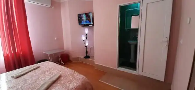 Guesthouse Next to Beach - 38