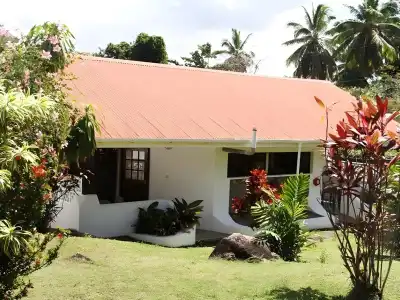 Daniella's Bungalows - 8