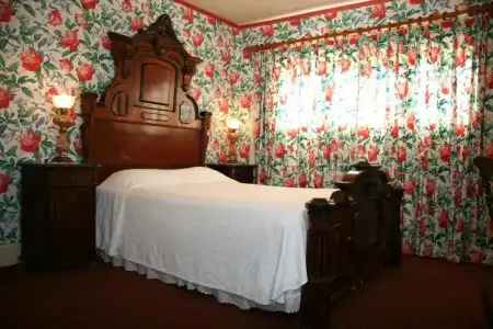 Martine Inn - 51