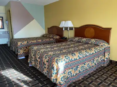 Econo Lodge - 5