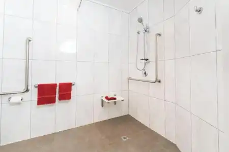Aubyn Court Spa Motel - 141