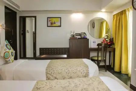 The Emerald & Executive Apartments - 13
