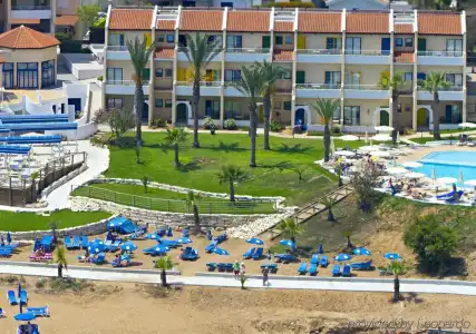 MyroAndrou Beach Apartments - 6