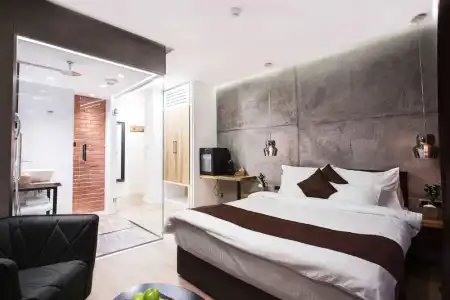 One Luxury Suites - 59