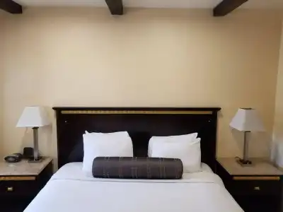 Tuscan Garden Inn - 25