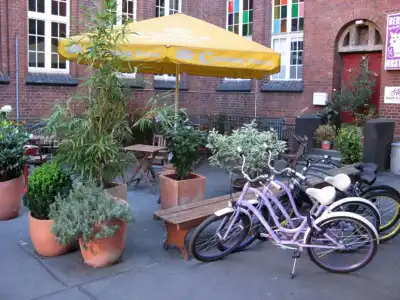 Three Little Pigs Hostel - Your Berlin Castle - 22