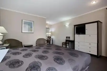 Comfort Inn On Raglan - 68