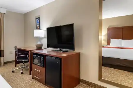 Comfort Inn & Suites Macon North I-75 - 26