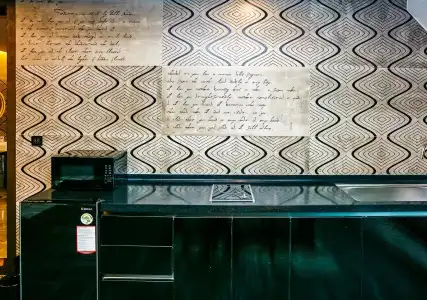 Boutique 9 - 11