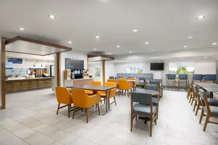 Holiday Inn Express Las Vegas - Stadium Area by IHG - 16