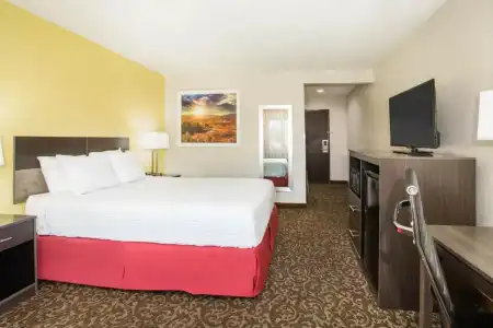 Days Inn by Wyndham Phoenix North - 26