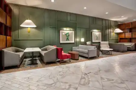 DoubleTree by Hilton - 42