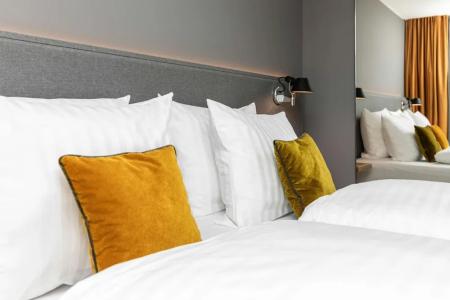 Piazza und Restaurant - 76