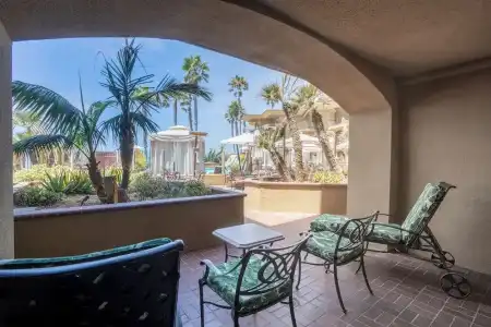 Pacific Terrace - 100