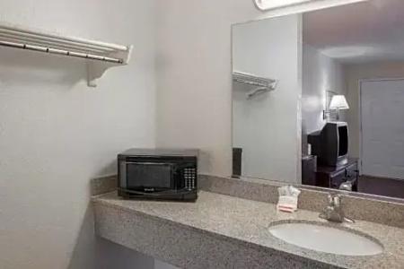 Remodeled 1920s Bungalow & Retro Casita - 24