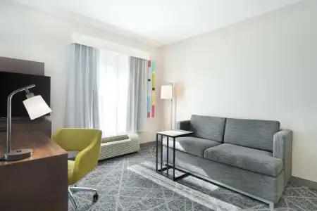 Hampton Inn & Suites Tulsa/Central - 43