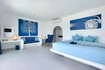 La Perle Luxury Boutique - 75