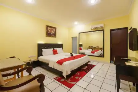 RedDoorz Plus near Ancol - 21