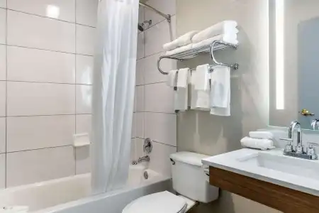 Days Inn by Wyndham San Antonio Downtown - 7