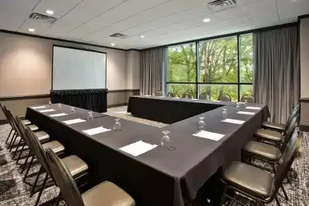 DoubleTree by Hilton - 20