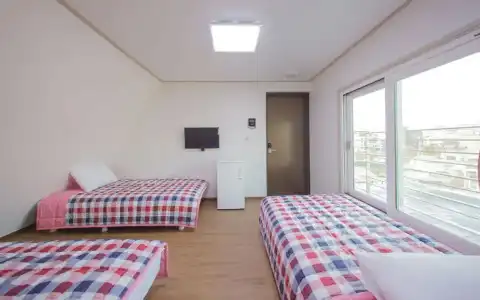 KW Hongdae Line Hostel - 39