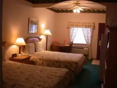 Townhouse Inn & Suites Omaha - 5