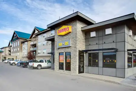 Sandmans & Suites Calgary West - 14