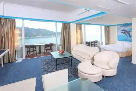 Warwick Cheung Chau - 112
