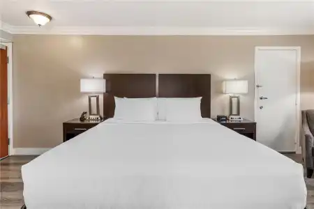 Best Western Plus LA Mid Town - 31