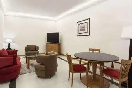 Ramada by Wyndham Qurum Beach - 8