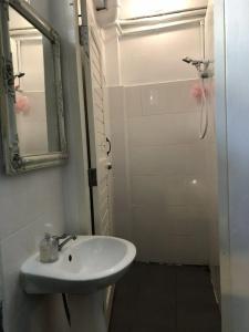 Ploy Hostel - 8