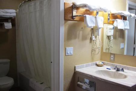 Merrill Field Inn - 6