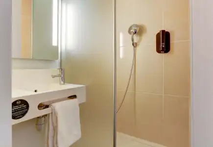 B&B Reims Centre Gare - 7
