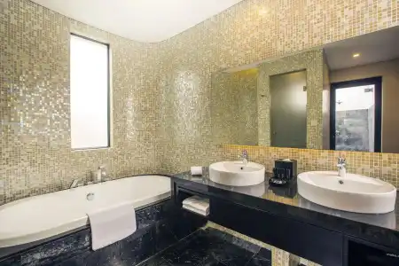 Melia Danang Beach Resort - 8