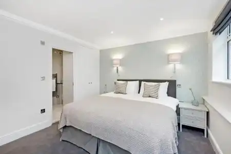 Queensgate Court - 85