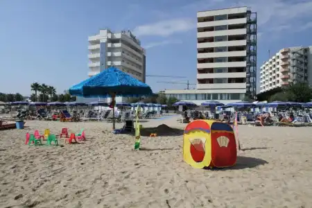 Promenade - 12