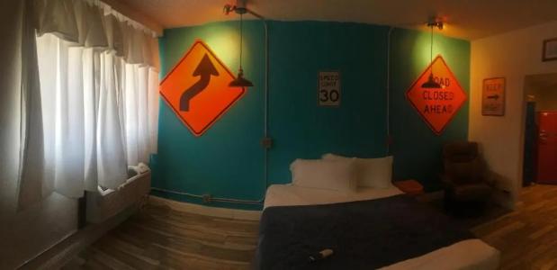 Desert Hills Motel - 31