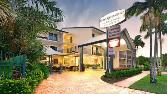 Cairns Queenslander & Apartments - 18