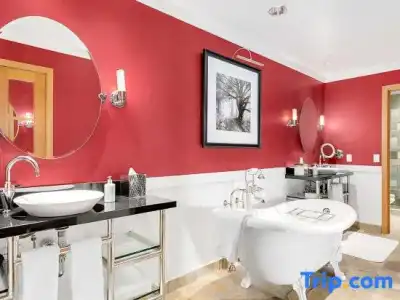 The Edgewater - 221