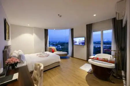 RHM Luxury And Suite - 1