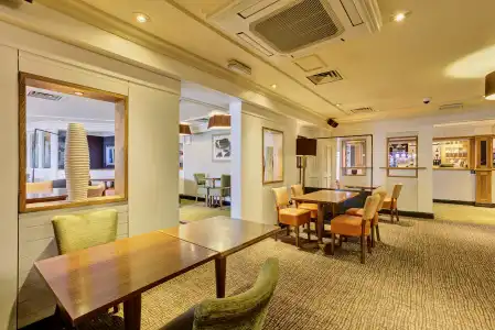 Premier Inn London Putney Bridge - 12