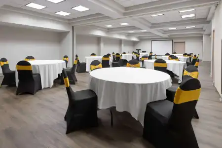 Days Inn & Suites by Wyndham Albany - 13